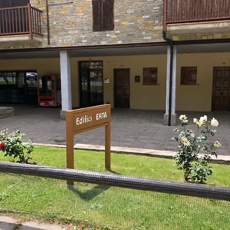 Triplex En Edificio Erta 아파트 *